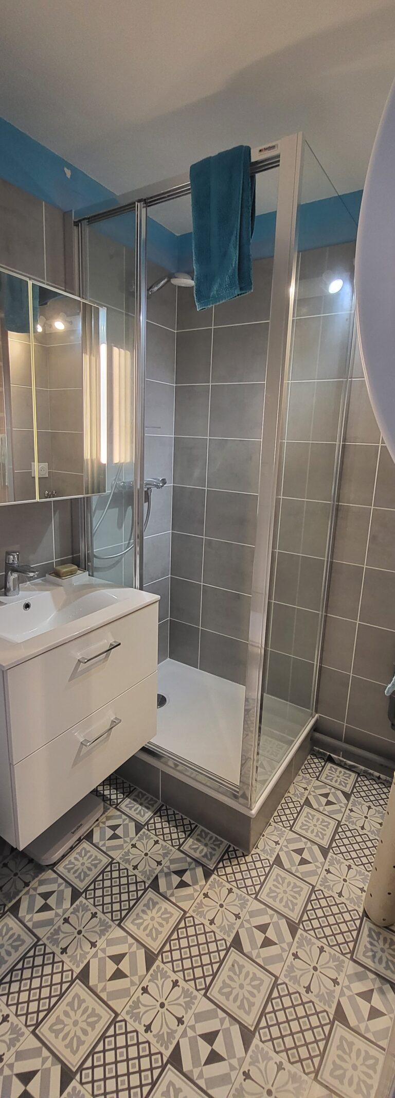 Salle de douche – Inspiration grise et blanche.
